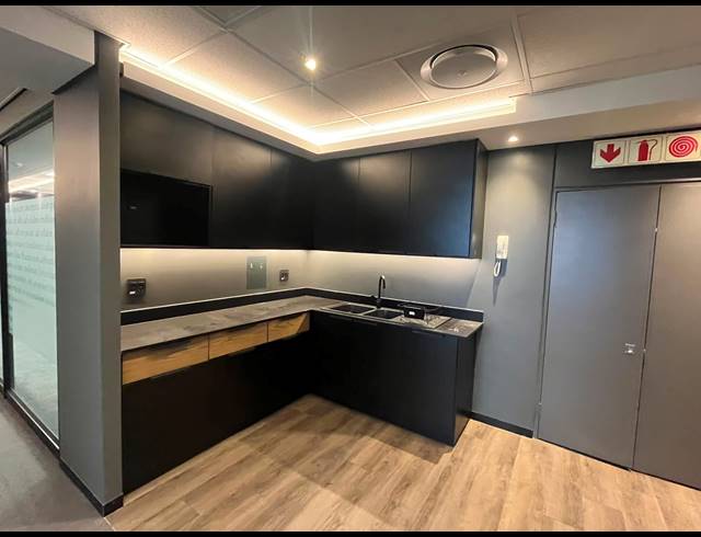 1,142M² OFFICE TO LET IN HAZELWOOD